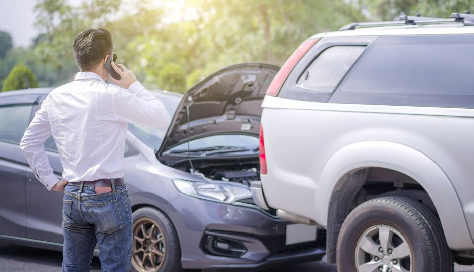 Your Step-By-Step Guide to Handling an Accident:  What to Do Before, During, and After